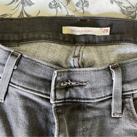 Levi’s Gray Super Skinny Jeans - Picture 4 of 5